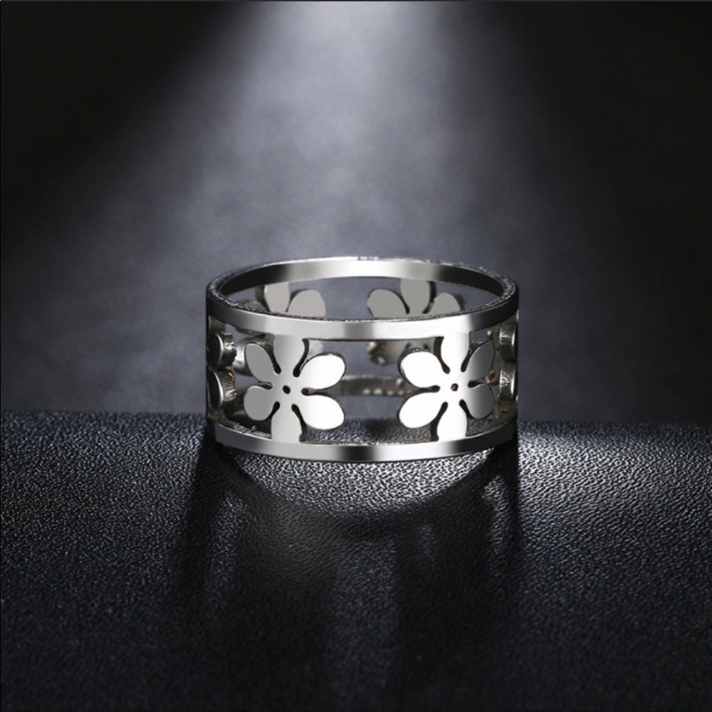 Stainless Steel Flower Ring - Picture 2 of 3